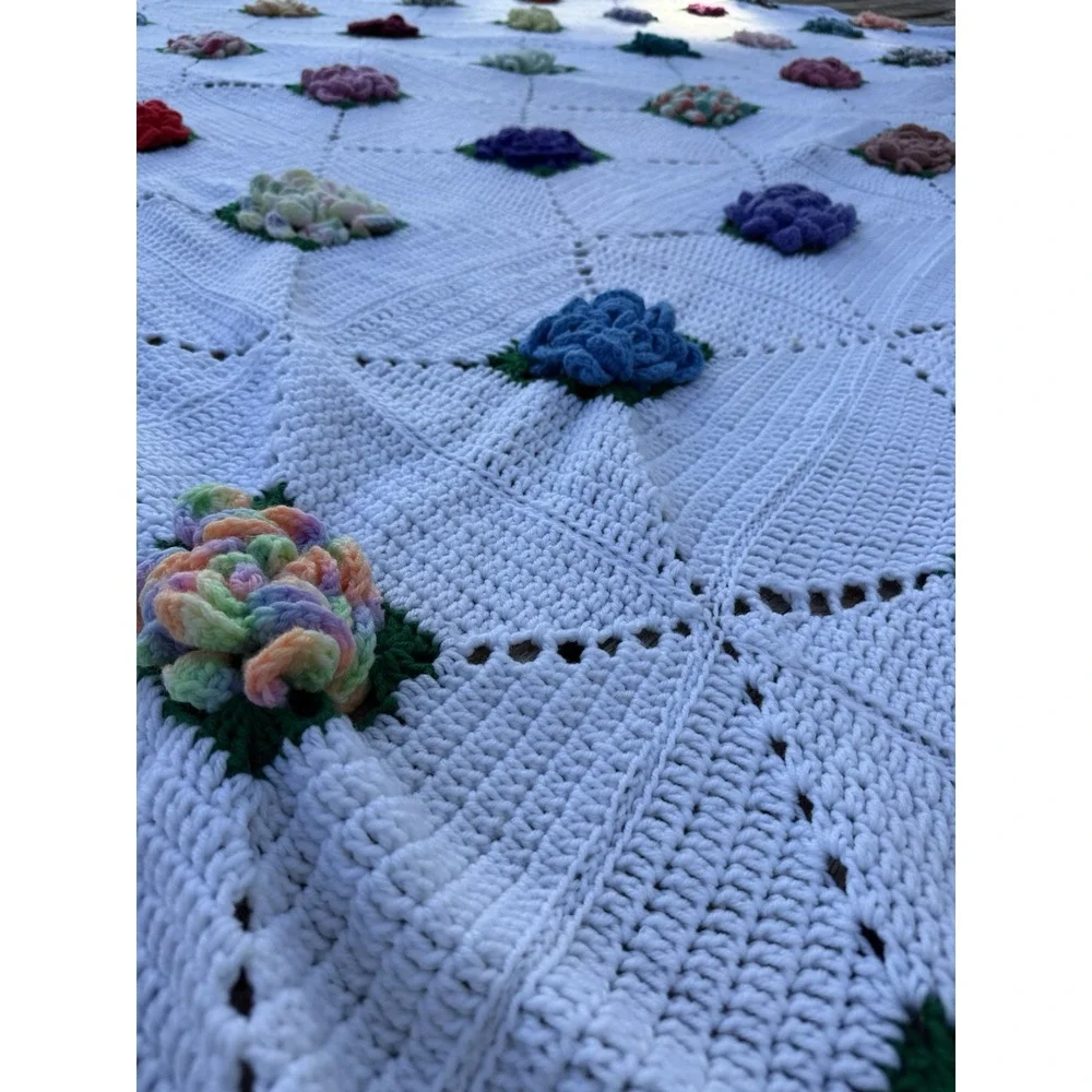 Vtg White Crochet 3D‎ Rose Afghan Blanket Granny Square 100
